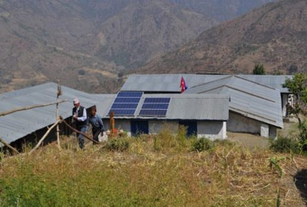 Sistema de energía solar para aldea.